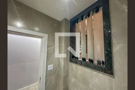 Banheiro de kitnet/studio para alugar com 1 quarto, 24m² em Centro, Rio de Janeiro