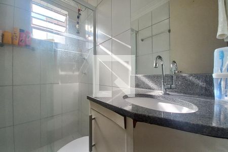 Banheiro de apartamento à venda com 2 quartos, 53m² em Loteamento Parque São Martinho, Campinas
