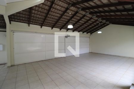 Garagem de casa para alugar com 4 quartos, 420m² em Jardim Karaíba, Uberlândia