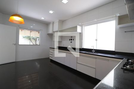 Cozinha de casa para alugar com 4 quartos, 420m² em Jardim Karaíba, Uberlândia