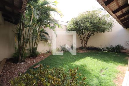 Jardim de casa para alugar com 4 quartos, 420m² em Jardim Karaíba, Uberlândia