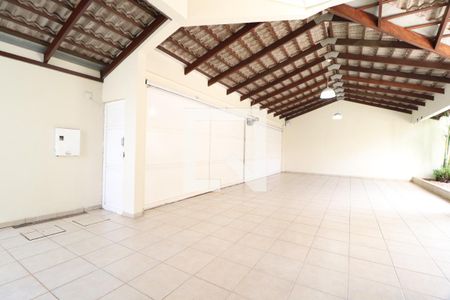 Garagem de casa para alugar com 4 quartos, 420m² em Jardim Karaíba, Uberlândia