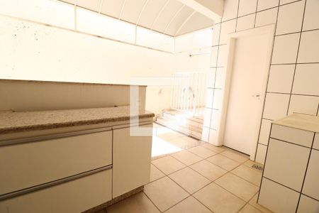 Área de Serviço de casa para alugar com 4 quartos, 420m² em Jardim Karaíba, Uberlândia