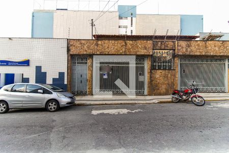 Fachada e Plaquinha de casa para alugar com 3 quartos, 250m² em Vila Jacuí, São Paulo