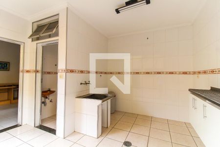Área de Serviço de casa para alugar com 3 quartos, 250m² em Vila Jacuí, São Paulo