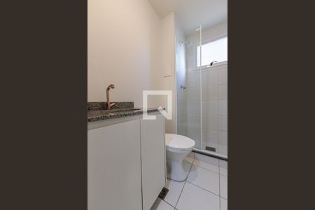 Banheiro Social de apartamento à venda com 2 quartos, 57m² em Humaitá, Porto Alegre