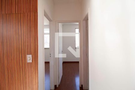Corredor de casa de condomínio à venda com 2 quartos, 55m² em Parque Xangri-lá, Contagem
