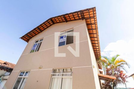 Fachada de casa de condomínio à venda com 2 quartos, 55m² em Parque Xangri-lá, Contagem