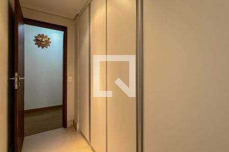Corredor de apartamento à venda com 4 quartos, 260m² em Anchieta, Belo Horizonte