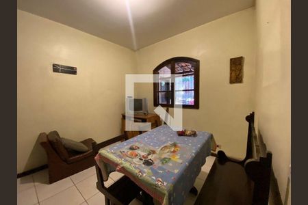 Casa à venda com 4 quartos, 300m² em Maria Paula, Niterói