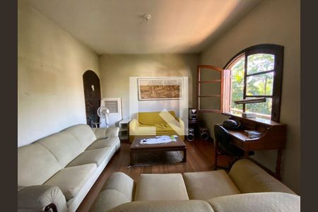 Casa à venda com 4 quartos, 300m² em Maria Paula, Niterói