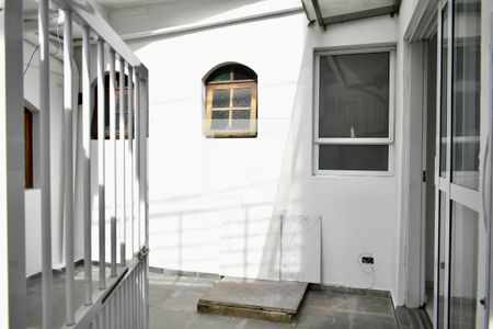 Entrada de casa para alugar com 2 quartos, 42m² em Bosque da Saúde, São Paulo