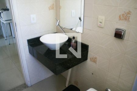 Banheiro de apartamento para alugar com 1 quarto, 48m² em Aviação, Praia Grande