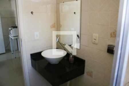 Banheiro de apartamento para alugar com 1 quarto, 48m² em Aviação, Praia Grande