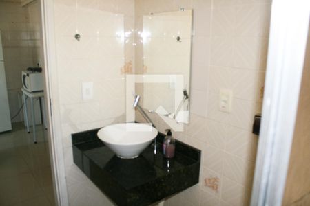 Banheiro de apartamento para alugar com 1 quarto, 48m² em Aviação, Praia Grande