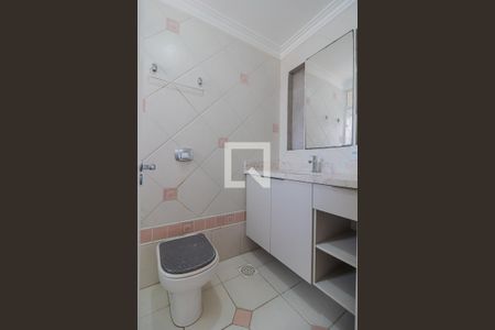 Banheiro da Suíte 3 de casa à venda com 5 quartos, 378m² em Vila Nova, Porto Alegre