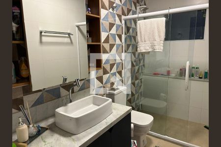 Casa à venda com 178m², 3 quartos e 2 vagas Casa à venda com 178m², 3 quartos e 2 vagasBanheiro social