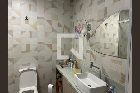 Casa à venda com 178m², 3 quartos e 2 vagas Casa à venda com 178m², 3 quartos e 2 vagasBanheiro da Suíte