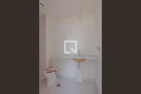 Banheiro de kitnet/studio para alugar com 1 quarto, 25m² em Pinheiros, São Paulo