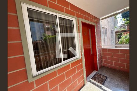 Entrada  de apartamento à venda com 2 quartos, 55m² em Jardim Miriam, São Paulo