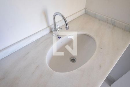 Banheiro de kitnet/studio para alugar com 1 quarto, 24m² em Pinheiros, São Paulo