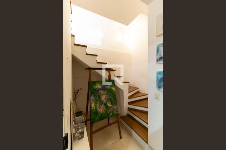 Escada para os Quartos de casa de condomínio para alugar com 3 quartos, 240m² em Aclimação, São Paulo