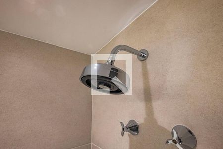 Banheiro de kitnet/studio para alugar com 1 quarto, 30m² em Pinheiros, São Paulo