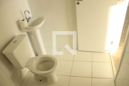 Banheiro de apartamento para alugar com 2 quartos, 45m² em Vila Itapegica, Guarulhos