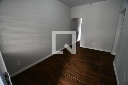 Sala de casa para alugar com 2 quartos, 80m² em Vila Jequitibas, Campinas