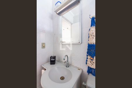 Banheiro de apartamento à venda com 2 quartos, 58m² em Piratininga, Osasco