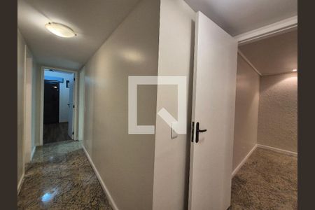 Corredor de apartamento para alugar com 3 quartos, 240m² em Recreio dos Bandeirantes, Rio de Janeiro