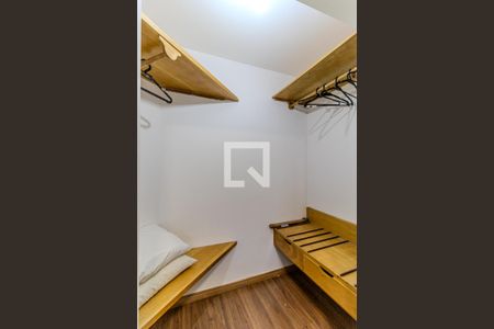 Closet de apartamento para alugar com 1 quarto, 49m² em Santa Cecilia, São Paulo