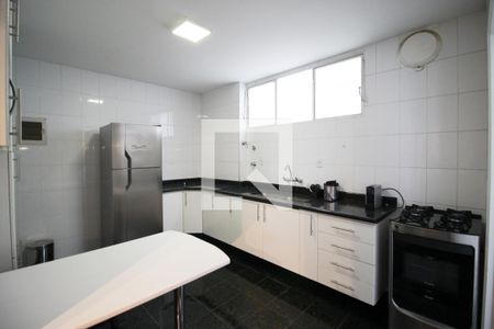 Cozinha de apartamento à venda com 2 quartos, 98m² em Chácara Itaim, São Paulo