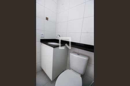 Banheiro de kitnet/studio para alugar com 1 quarto, 29m² em Vila Ernesto, São Paulo