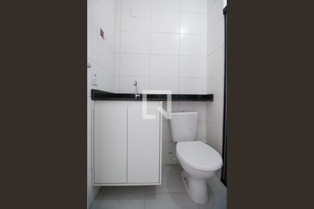Banheiro de kitnet/studio para alugar com 1 quarto, 29m² em Vila Ernesto, São Paulo