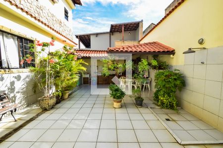 Quintal de casa de condomínio à venda com 5 quartos, 243m² em Del Castilho, Rio de Janeiro