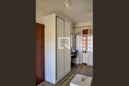 Quarto 3 de casa à venda com 5 quartos, 244m² em Cavalhada, Porto Alegre