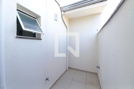 Área de luz - Sala de casa de condomínio para alugar com 3 quartos, 190m² em Swiss Park, Campinas