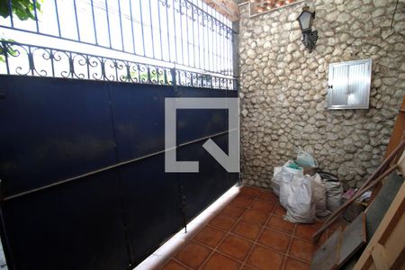 Garagem de casa à venda com 2 quartos, 70m² em Olaria, Rio de Janeiro