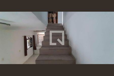 Corredor de casa para alugar com 3 quartos, 250m² em Umuarama, Osasco