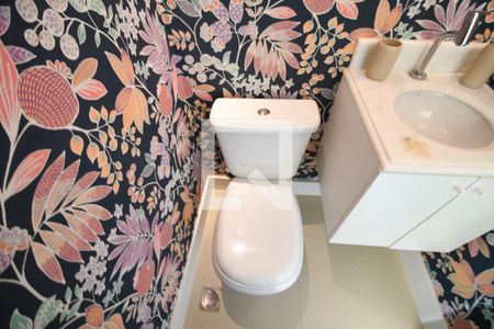 Lavabo de apartamento para alugar com 2 quartos, 132m² em Mansões Santo Antônio, Campinas