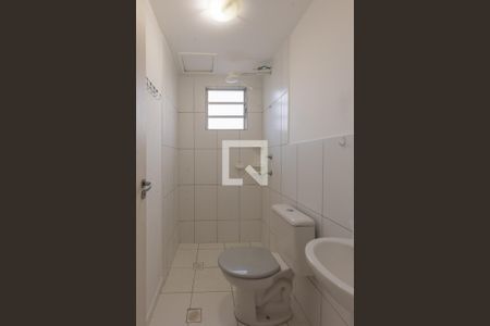 Banheiro de apartamento à venda com 2 quartos, 57m² em Loteamento Parque São Martinho, Campinas