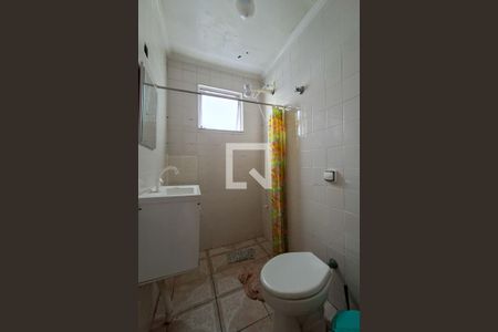 Banheiro de apartamento para alugar com 1 quarto, 50m² em Guilhermina, Praia Grande