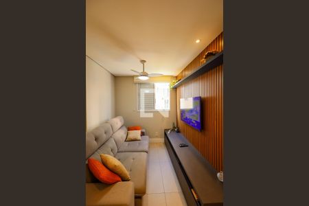 Sala de Estar de apartamento à venda com 2 quartos, 63m² em Vila Inglesa, São Paulo