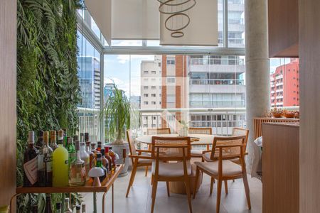 Varanda de apartamento à venda com 1 quarto, 90m² em Vila Nova Conceição, São Paulo