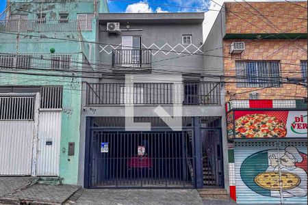Fachada e placa de casa à venda com 2 quartos, 225m² em Vila Curuçá, Santo André