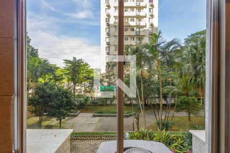 Sala Janela de apartamento à venda com 2 quartos, 58m² em Barra da Tijuca, Rio de Janeiro