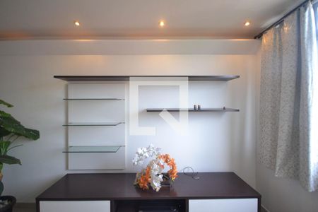 Sala de apartamento para alugar com 2 quartos, 60m² em Dom Rodrigo, Nova Iguaçu