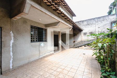 Garagem de casa à venda com 4 quartos, 250m² em Itatiaia, Belo Horizonte