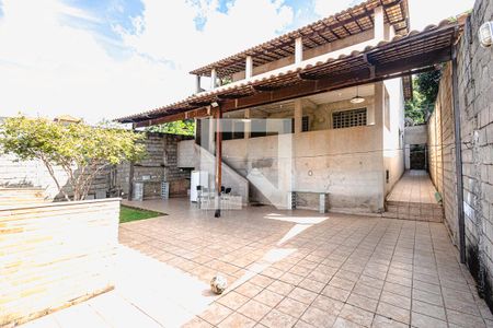Quintal de casa à venda com 4 quartos, 250m² em Itatiaia, Belo Horizonte